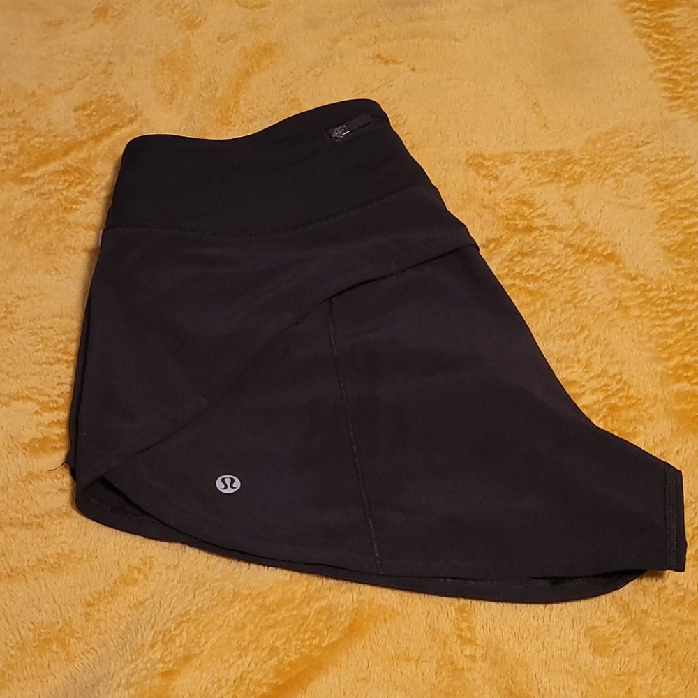 Lululemon Shorts Size 6 4”